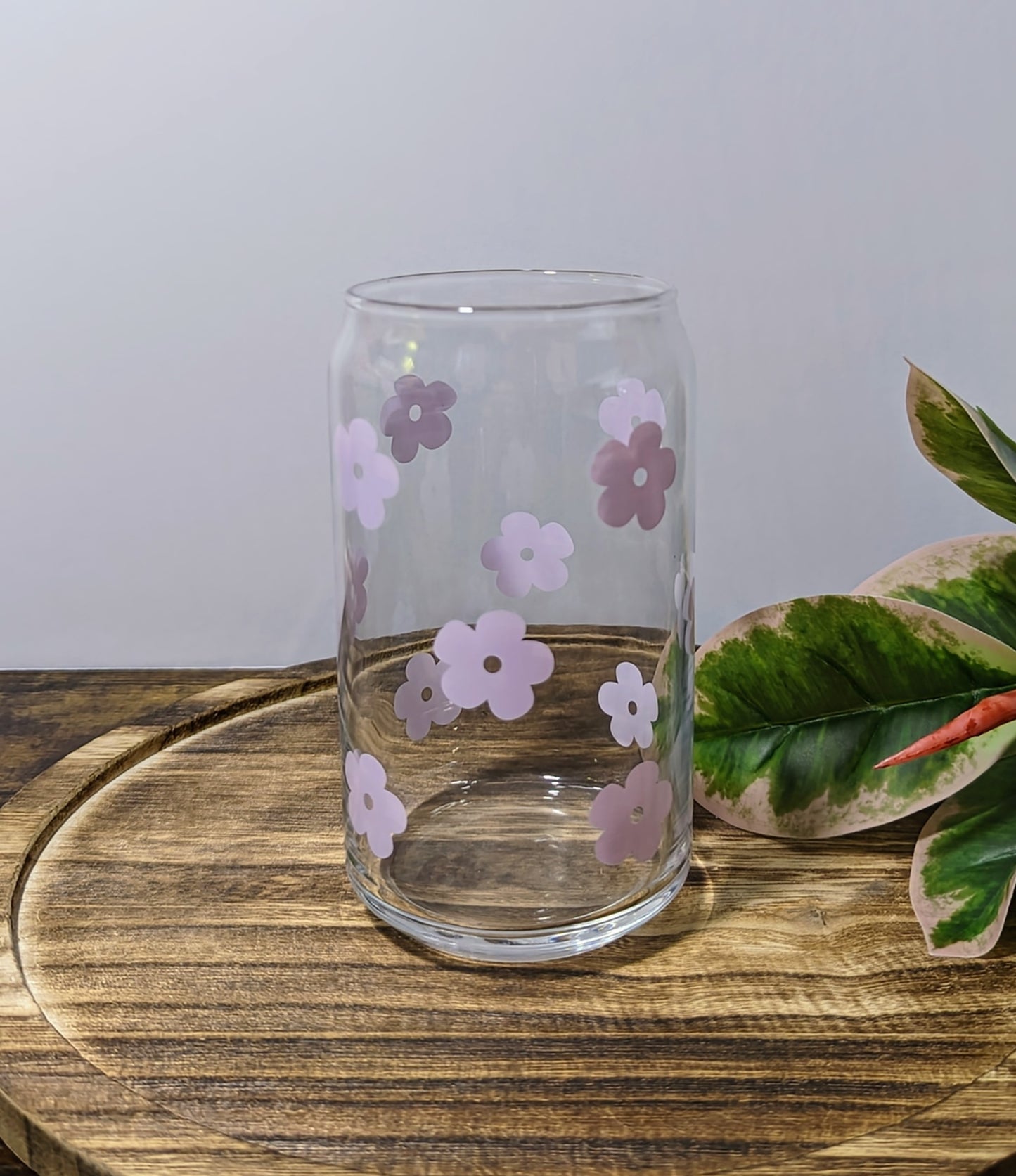 Lilac Retro Flower 16 oz Can Glass Cup (Dishwasher Safe)